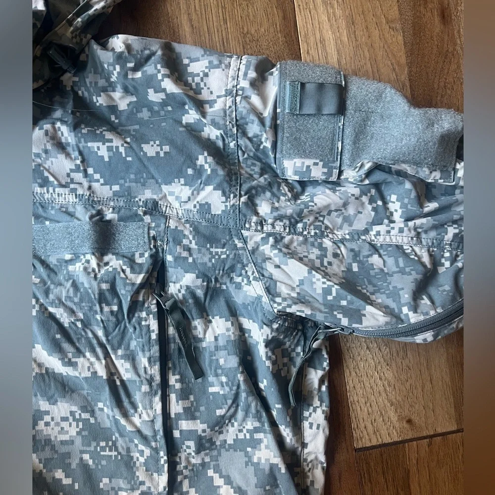 NWT ECWCS GEN III Level 5 Soft Shell Jacket US Army Men’s Sz M Camouflage‎